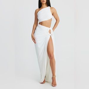 NEW WITH TAGS SMALL TWO PIECE SET BUT MELANI THE LABEL-viera two piece